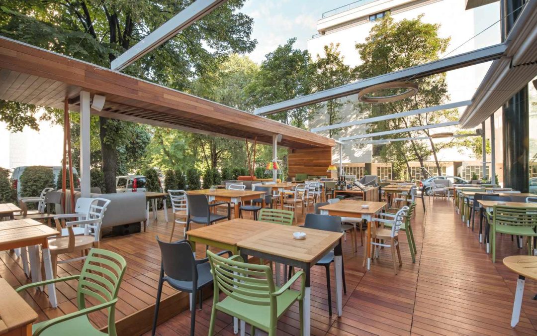 Cómo realizar el cerramiento de la terraza de un bar en Madrid